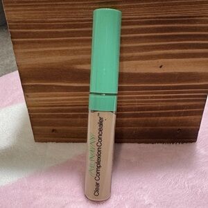 Almay Clear Complexion Concealer - Mint Cap, Beige